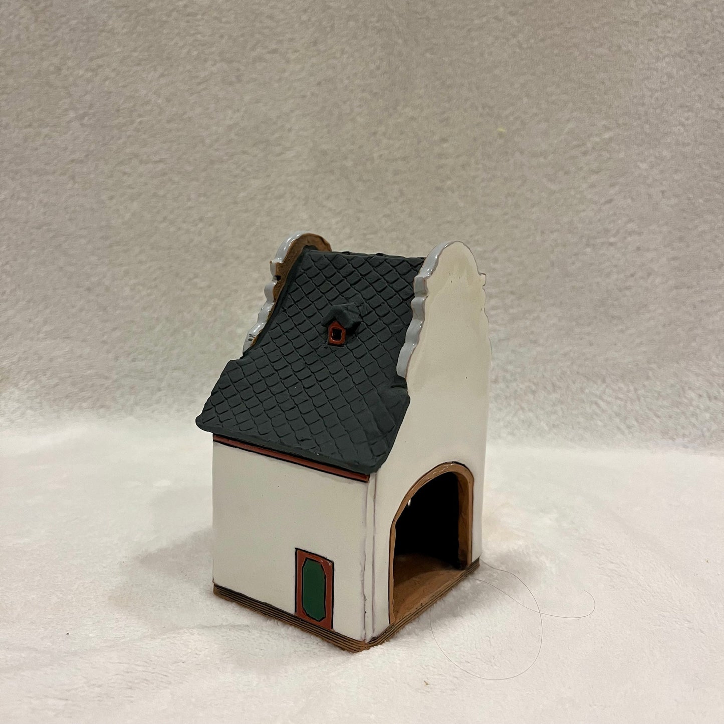 Christmas Ceramic House Art Tealight Candle Holder Room Decoration Handcrafted Collectible Miniature House (G226)