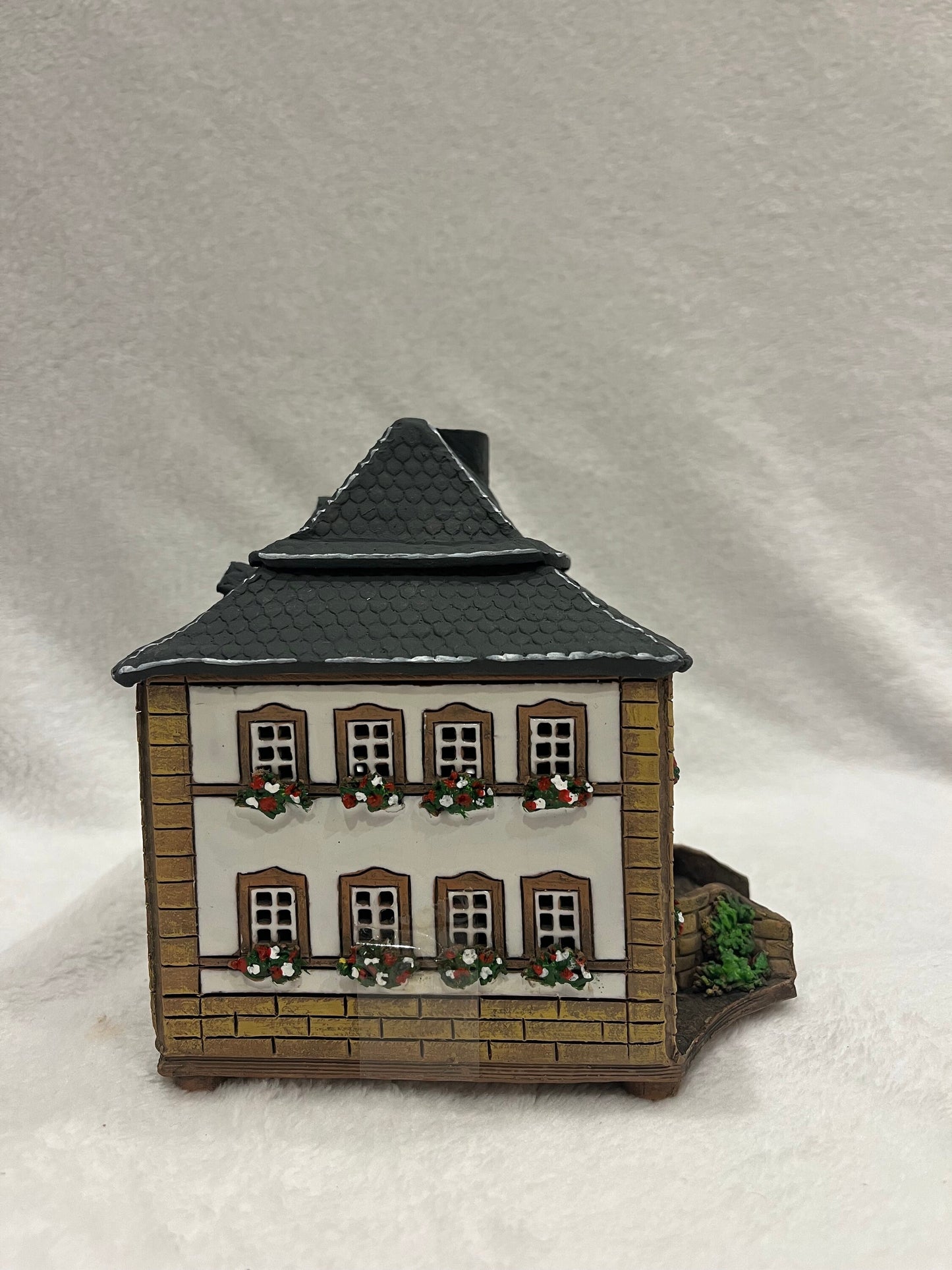Christmas Ceramic House Art Tealight Candle Holder Room Decoration Handcrafted Collectible Miniature House (G236)