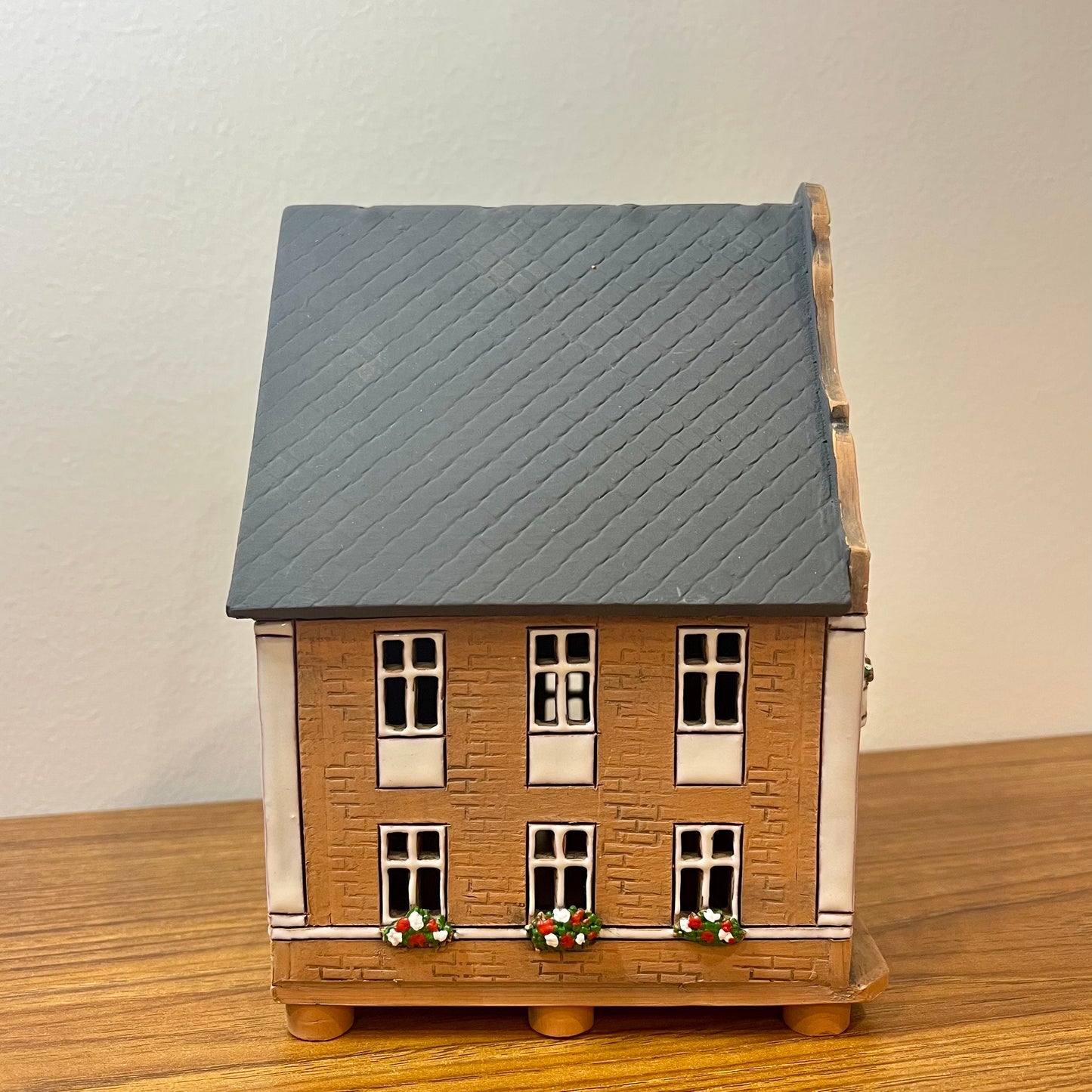 Christmas Ceramic House Art Tealight Candle Holder Room Decoration Handcrafted Collectible Miniature House (BG172)