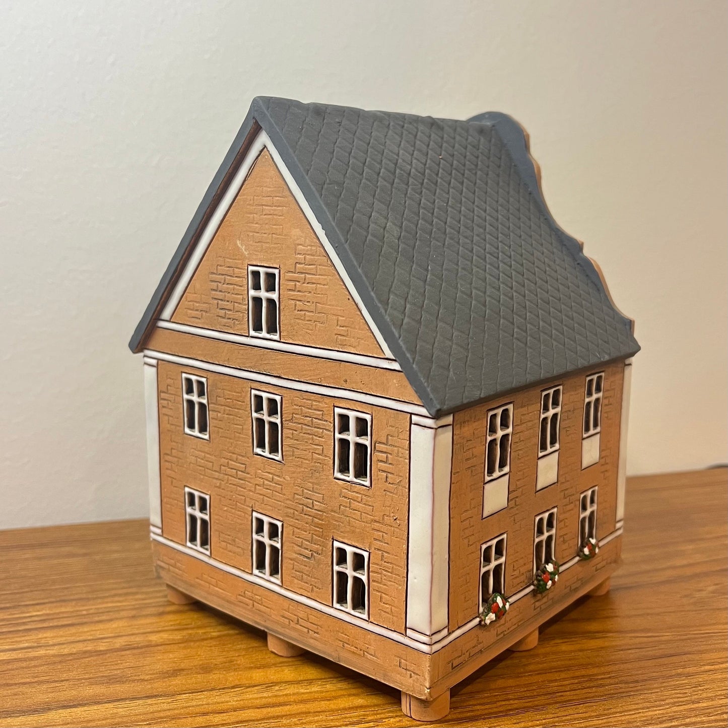 Christmas Ceramic House Art Tealight Candle Holder Room Decoration Handcrafted Collectible Miniature House (BG172)