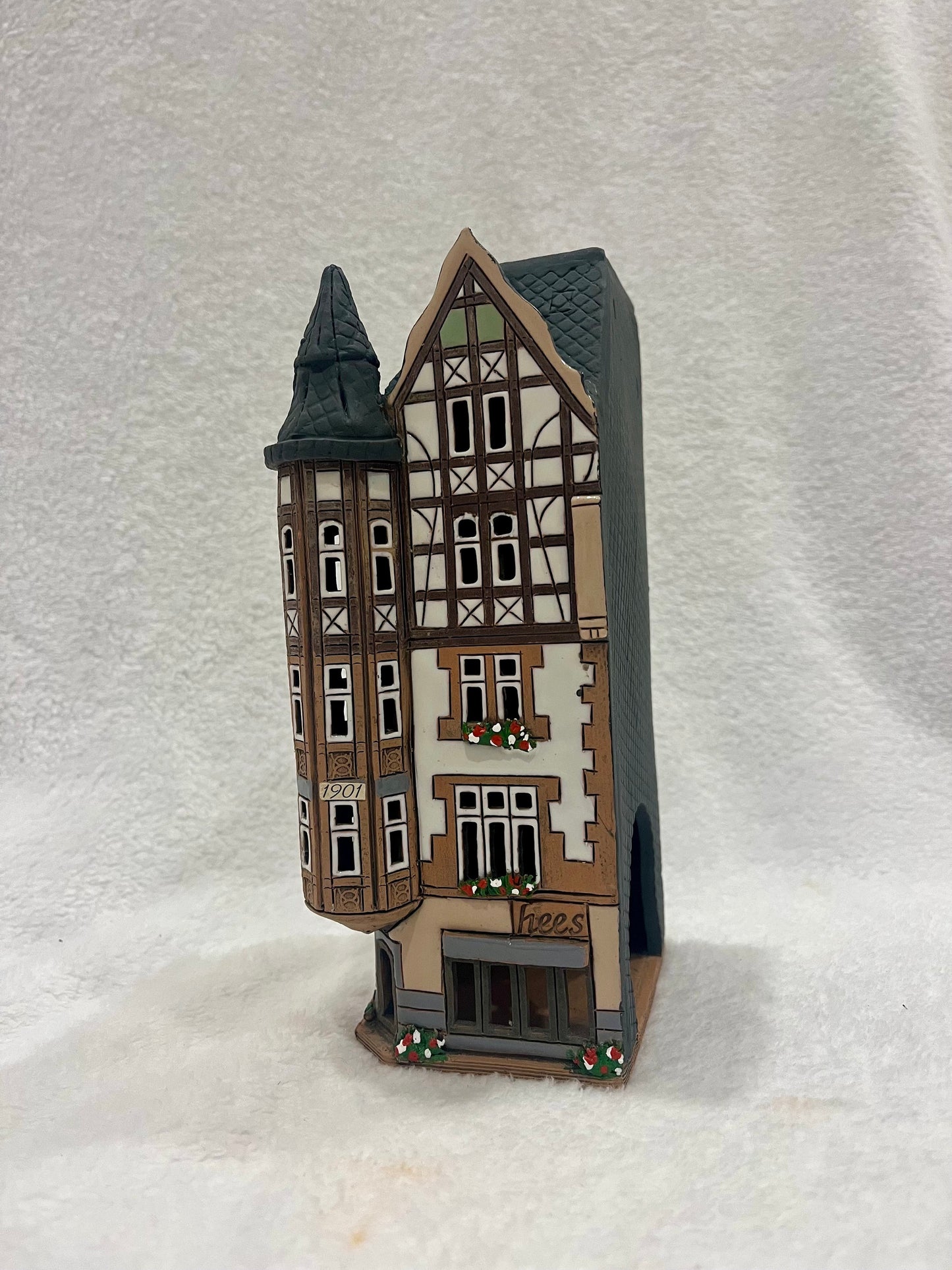 Christmas Ceramic House Art Tealight Candle Holder Room Decoration Handcrafted Collectible Miniature House GC30
