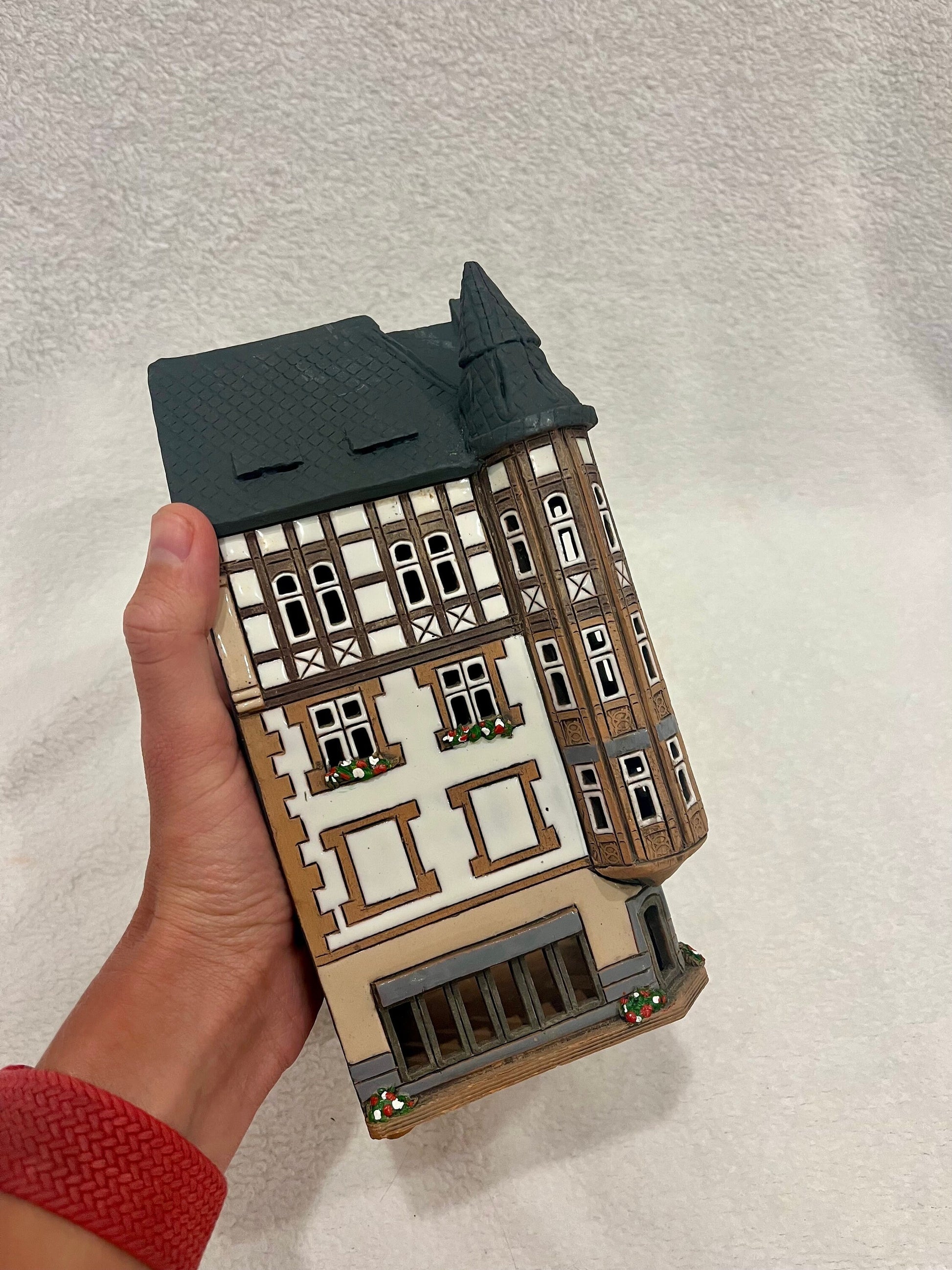 Christmas Ceramic House Art Tealight Candle Holder Room Decoration Handcrafted Collectible Miniature House GC30