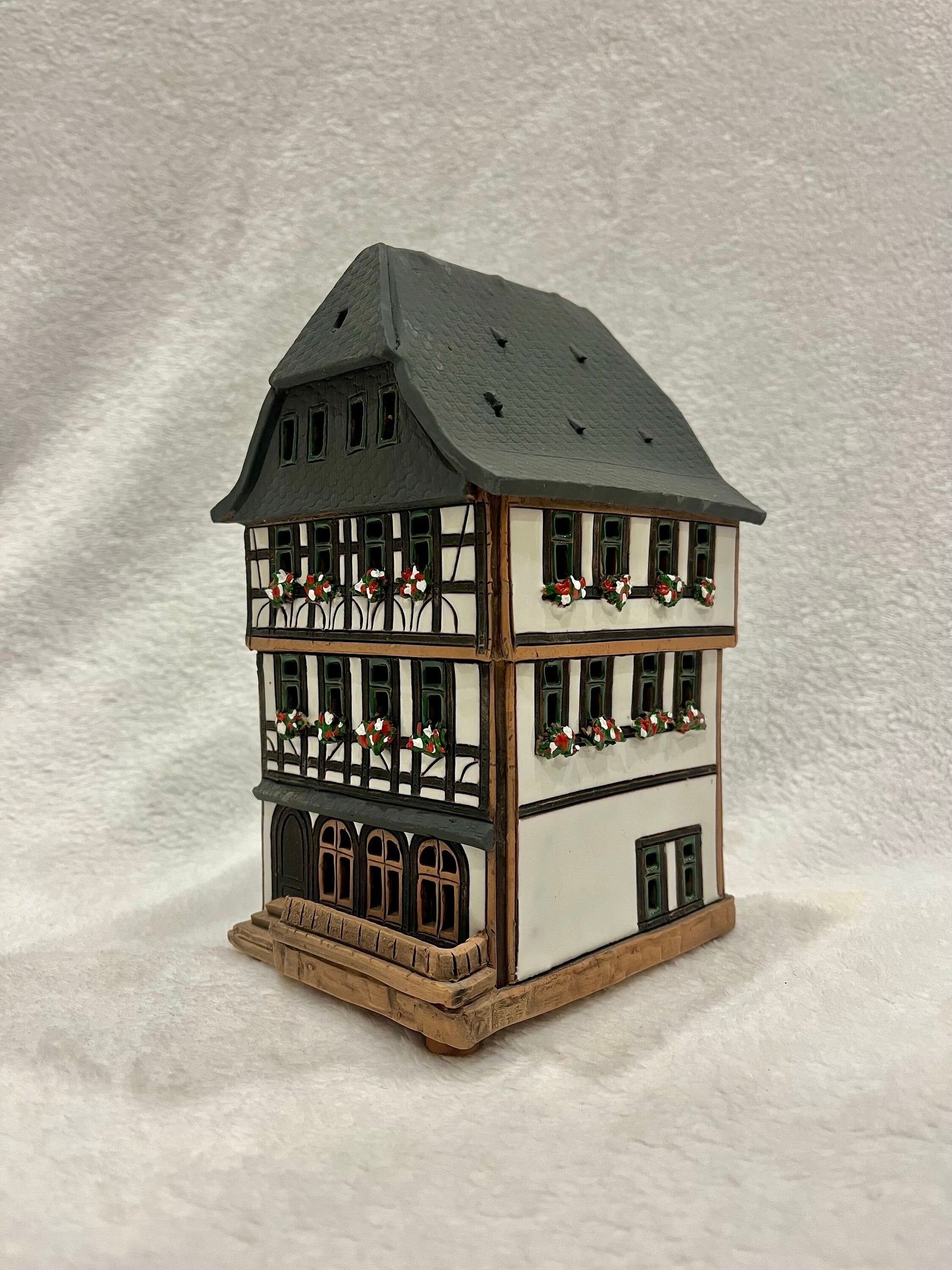 Christmas Ceramic House Art Tealight Candle Holder Room Decoration Handcrafted Collectible Miniature House G6