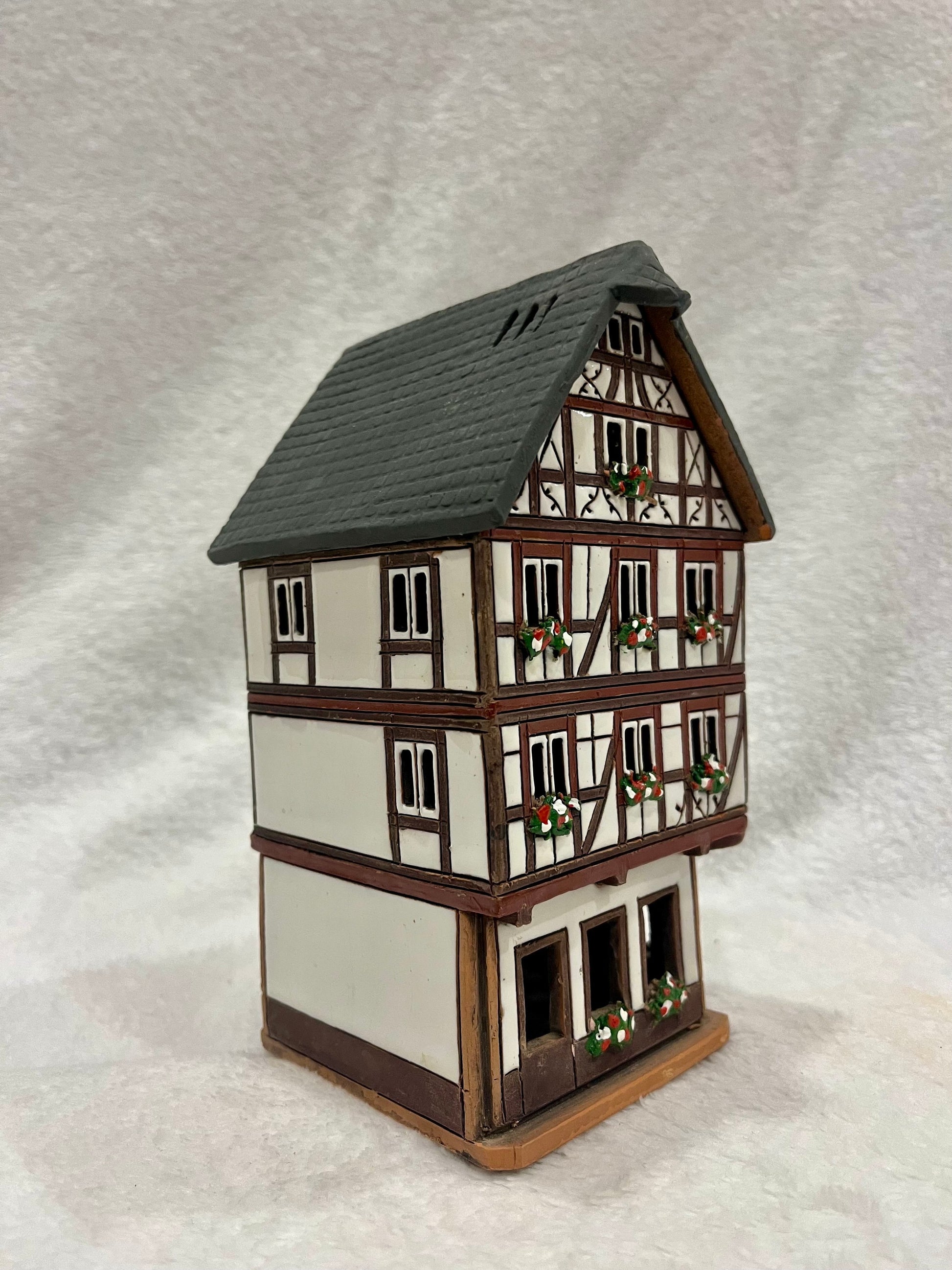 Christmas Ceramic House Art Tealight Candle Holder Room Decoration Handcrafted Collectible Miniature House G216